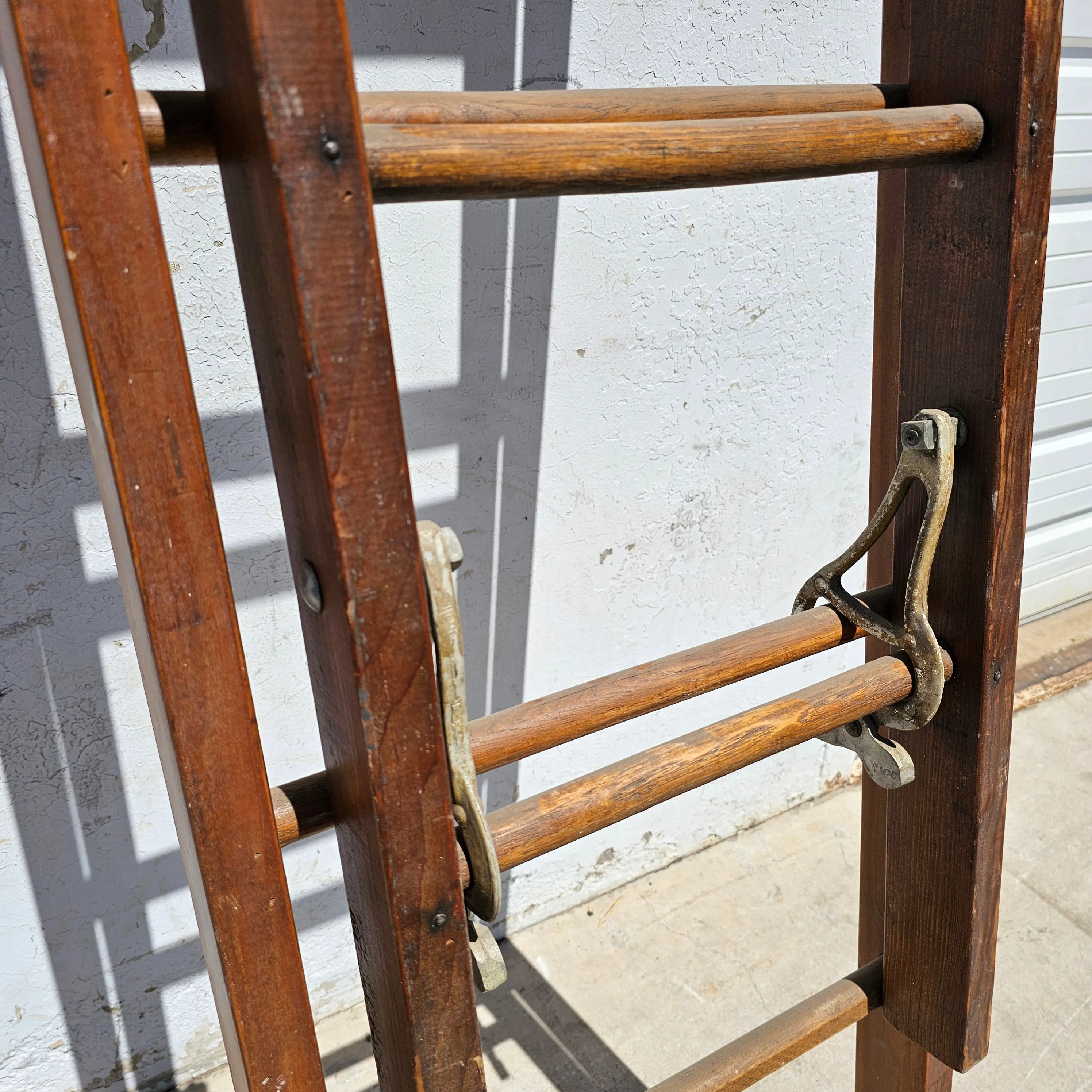 Wooden Extendable Ladder